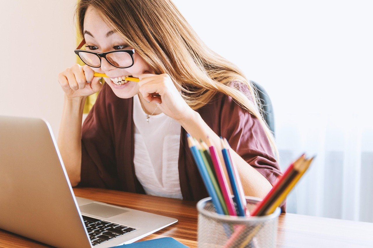 A person sitting with a laptop, working through an online self-improvement course.